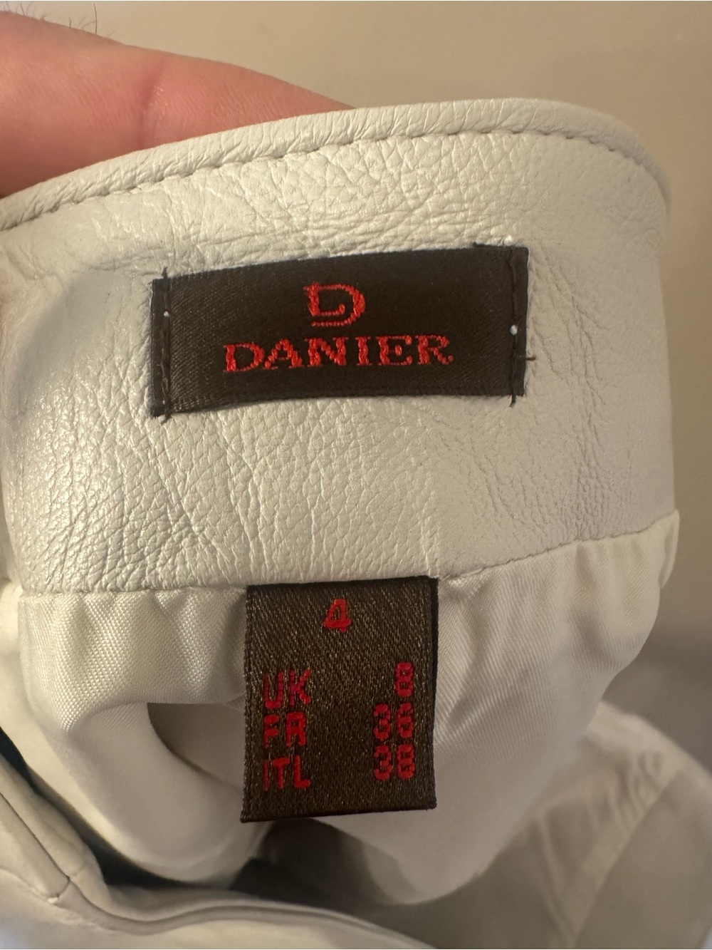 Danier Genuine Leather Ivory Mini Skirt Size 4 Front Zip - Picture 5 of 7